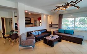 Quiet Luxury Apartment Near City Center And Port